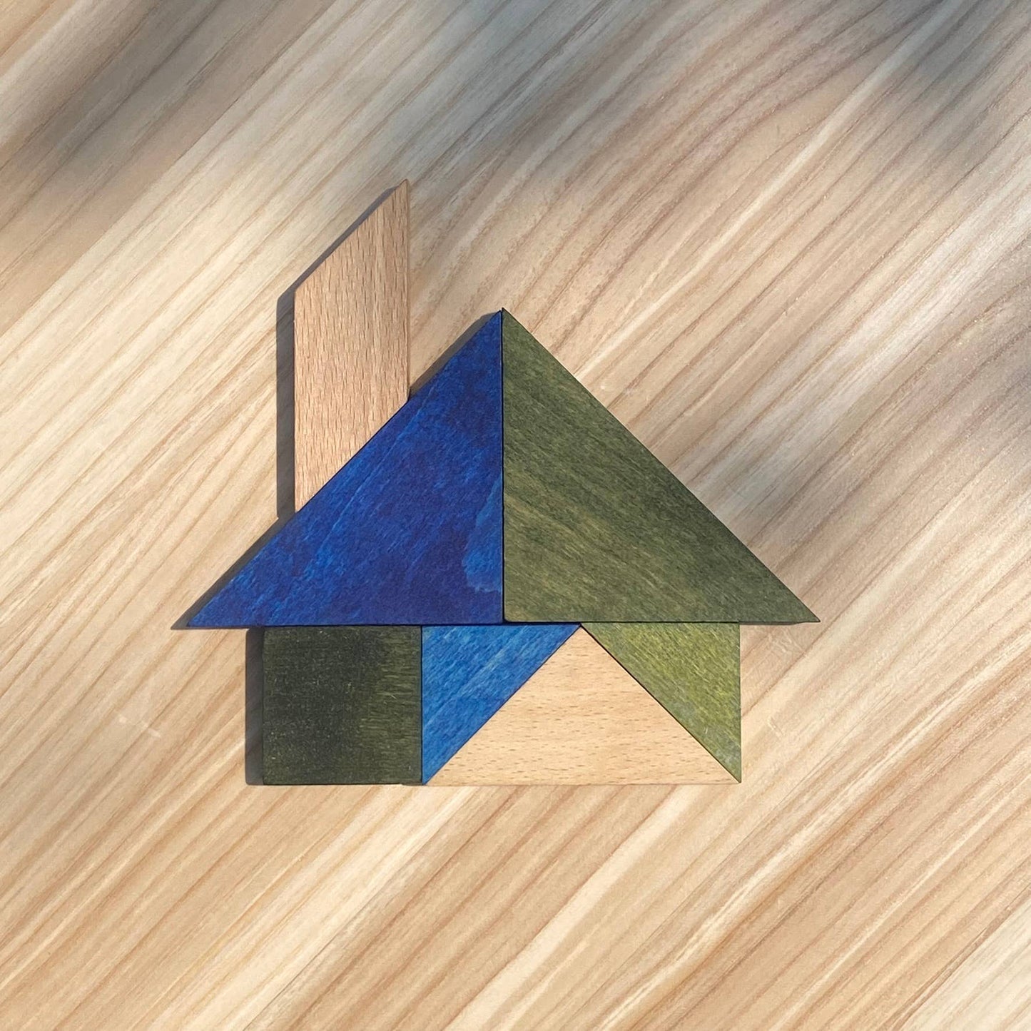 Hausform aus Tangram Holzspiel – fördert räumliches Denken bei Kindern