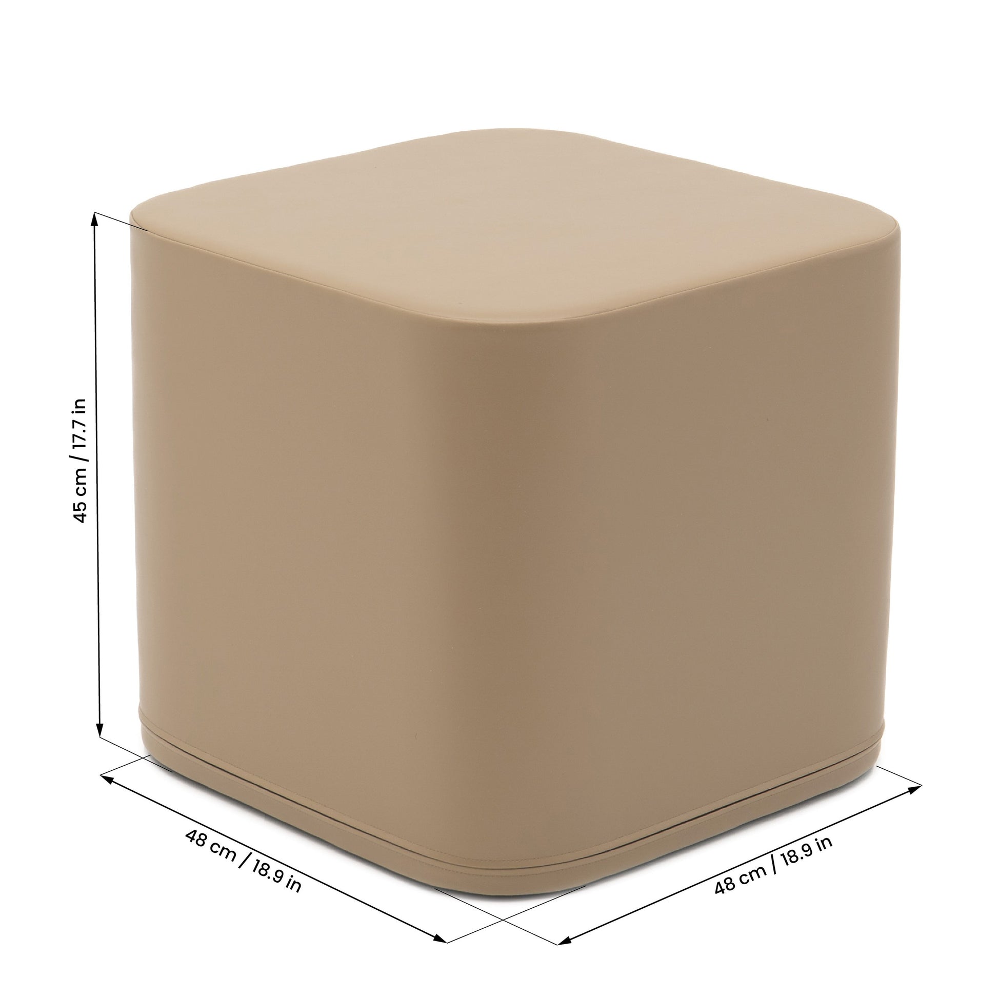 Kind sitzt auf großem IGLU Softplay Pouf Würfel Beige