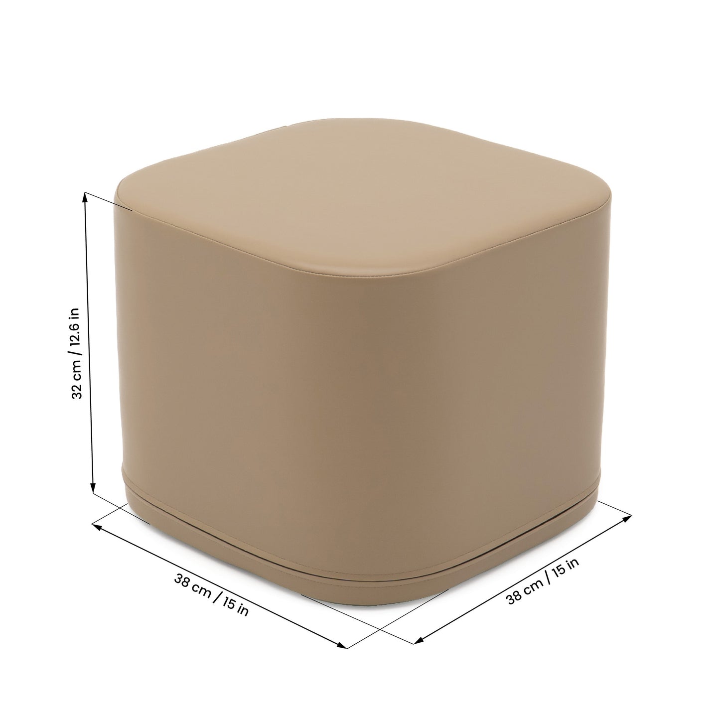 Kind sitzt auf IGLU Softplay Pouf Würfel Beige