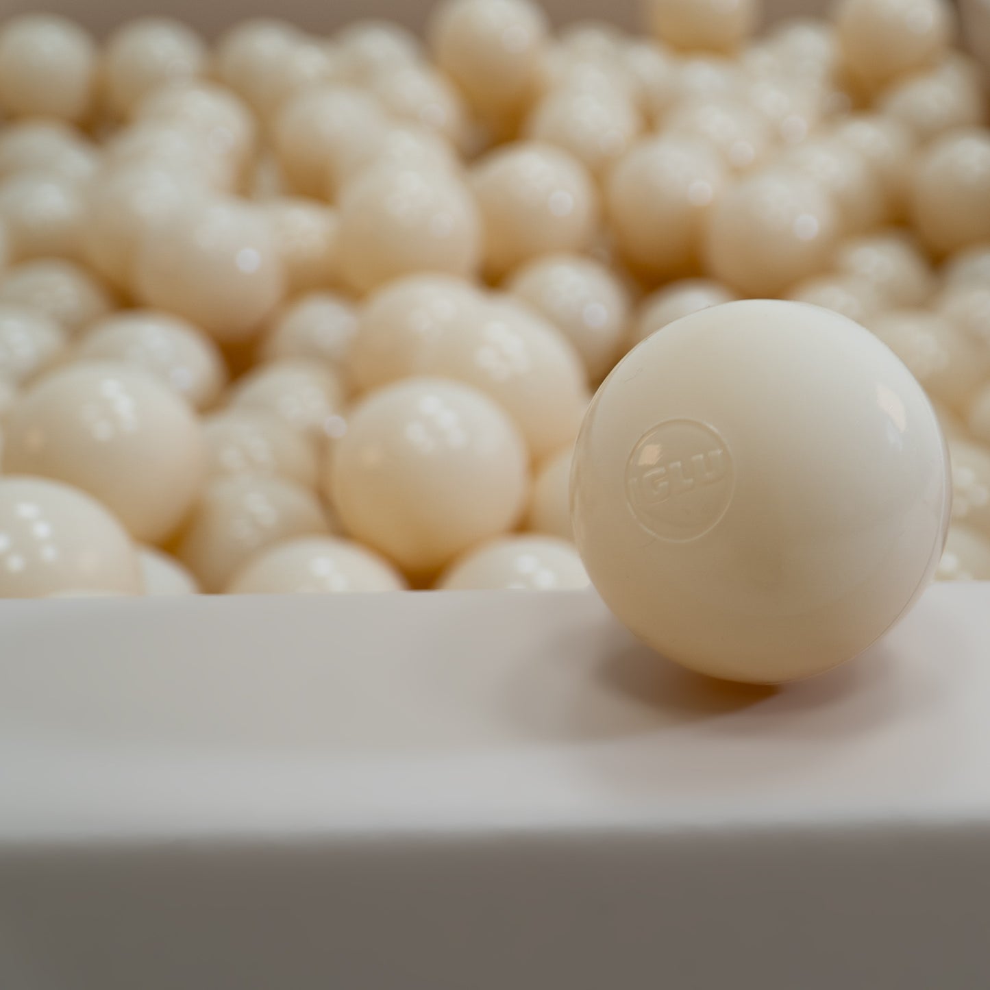 IGLU Soft Play Bälle Beige – warme Naturtöne fürs Kinderzimmer