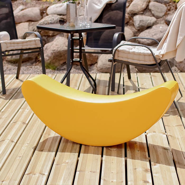 IGLU Schaukeltier Banane Gelb – abwischbarer Kunstleder-Bezug